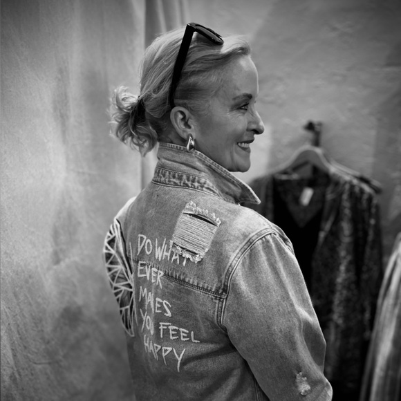 Meet your Posher, Erin - Picture 1 of 1